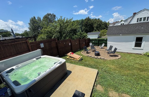 Springfield House | Bourbon Trail Hideaway: HotTub, Fire Pit, Walkable