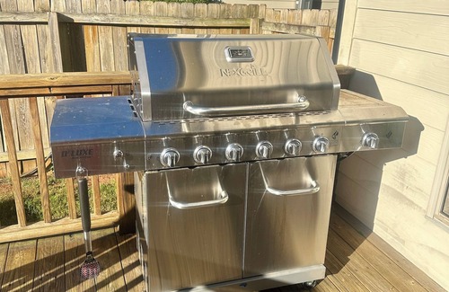 Northwest Raleigh House | Bourbon Trail Retreat – 2 Bedroom Raleigh Home with Hot Tub