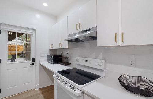 Butchertown House | Bourbon trail spacious house that sleeps 8 with a fun yard & is newly renovated!
