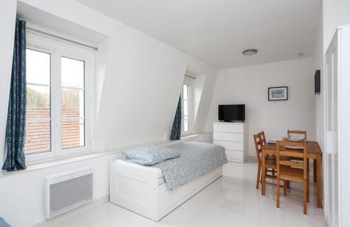 Le Bourget Apartment | Bourget RER Studio 2ème droite