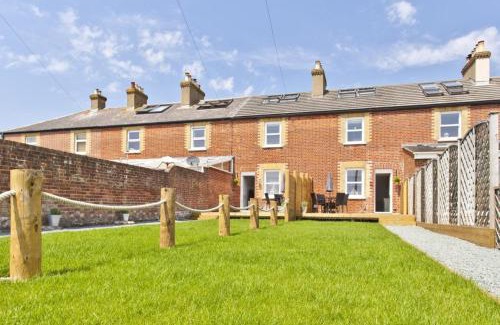 Bournemouth House | Bournecoast - Coastguard Cottage - Sea View - Garden - Hot Tub - HB6098