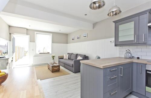 Bournemouth House | Bournecoast - Coastguard Cottage - Sea View - Garden - Hot Tub - HB6098