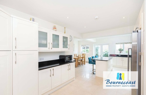 Southbourne House | Bournecoast: Family home with garden, patio, summer house and parking - HB10659