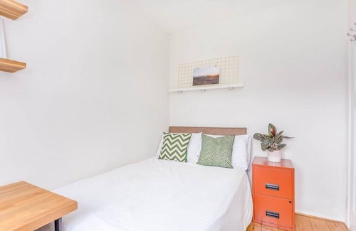 Southbourne Apartment | BOURNECOAST: Light and airy ground floor flat with good size garden - FM9559