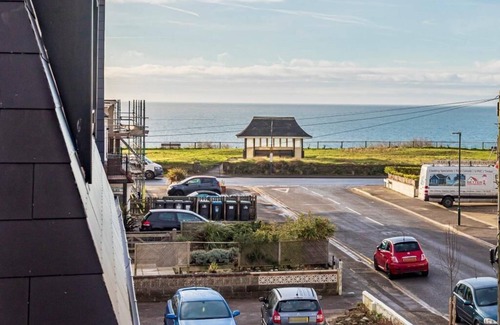 Boscombe Apartment | BOURNECOAST: MODERN APARTMENT VERY CLOSE TO SANDY BEACHES WITH WIFI - FM8496