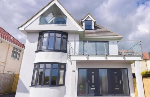 Boscombe Apartment | Bournecoast: Modern clifftop ground floor apartment with garden by beach - FM827