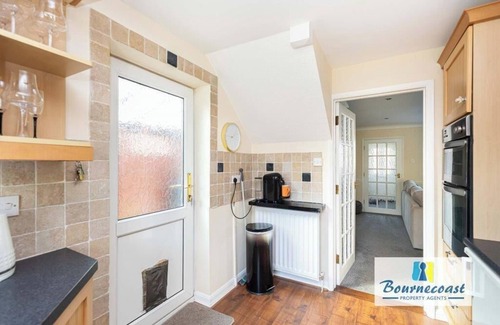 Mudeford House | Bournecoast: Three Bedroom Family Home with Parking/Garden in Mudeford - HB9617