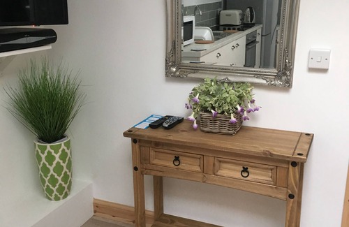 Boscombe Apartment | BOURNEMOUTH 18 MINUTES WALK TO BEACH, NEAR TOWN 1 BED WiFi PARKING GROUND FLOOR