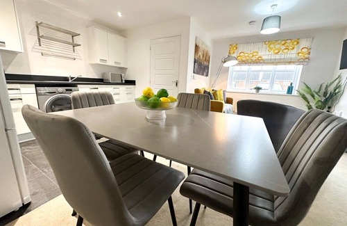 Stockton-on-Tees House | Bourneville House by Blue Skies Stays