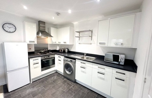 Stockton-on-Tees House | Bourneville House by Blue Skies Stays