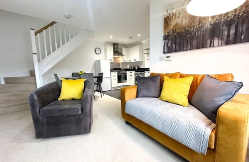 Stockton-on-Tees House | Bourneville House by Blue Skies Stays