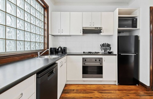 Prahran House | Boutique 1-Bed Terrace Metres from Chapel St