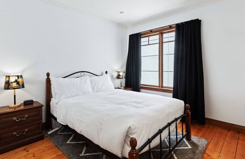 Prahran House | Boutique 1-Bed Terrace Metres from Chapel St