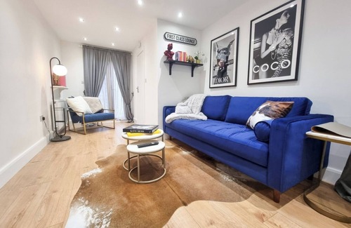 Peckham Rye Apartment | Boutique 2-bedroom flat in London, Dulwich with private parking.