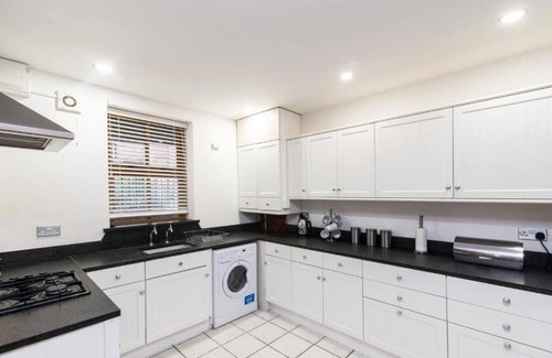 Leamington Spa Apartment | Boutique 3 Bedroom in Central Leamington