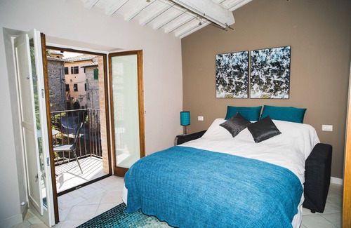 Montone Apartment | Boutique apartment with balcony, pool & valley views in idyllic hill-top village