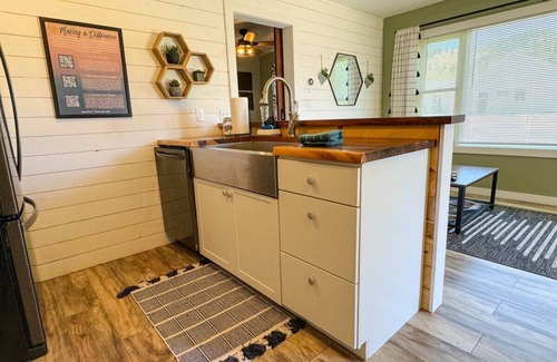 Spearfish Apartment | Boutique Apt- Walk to Downtown - Patio - Laundry