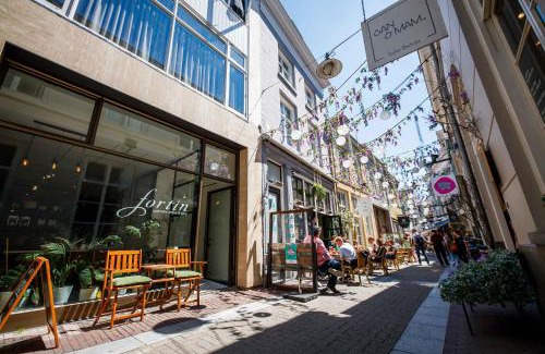 's-Hertogenbosch Apartment | Boutique Chic 55m2 Apartment with City Garden - DB6A