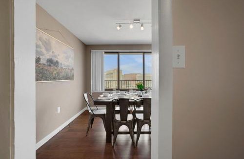 Crystal City Apartment | Boutique DCA Unit-Sleeps 7-Free Parking-Great Spot