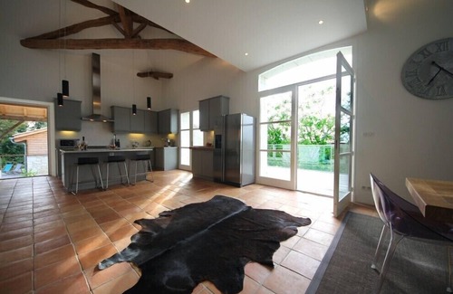 Bardigues House | Boutique farmhouse sleeps 20 indoor pool and outdoor pool, jacuzzi, tennis, AC