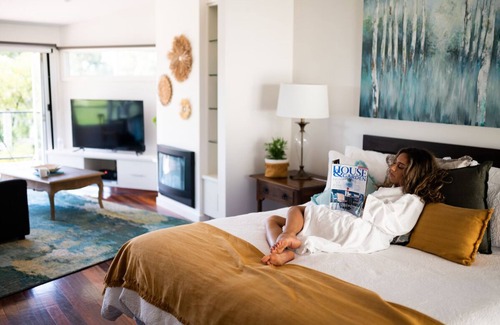 Yarra Glen Bed & Breakfast | Boutique group resort accommodation - 7 rooms & 7 bathrooms. Sleeps up to 14pax