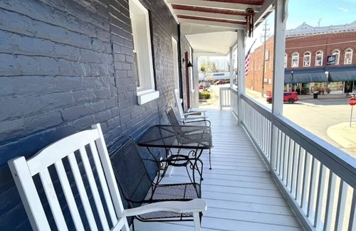 Clarksville Apartment | Boutique Guest Stay in Downtown Clarksville