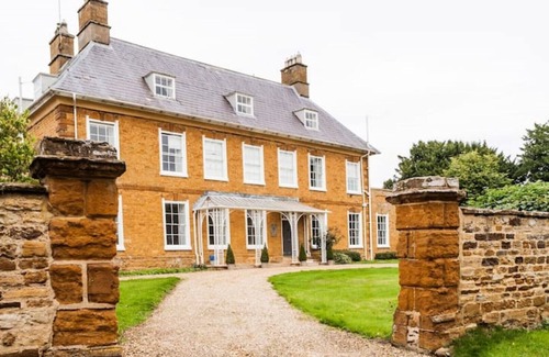 Earls Barton Hotel | Boutique Historical Country House -franklin Suite