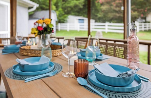 Mayhew House | Boutique Home on Lake Norman, just steps from beach and marina. Sleeps 7+1!