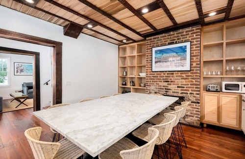 Cannonborough Elliotborough House | Boutique Home & Resort Pool ‘Tuckertown’