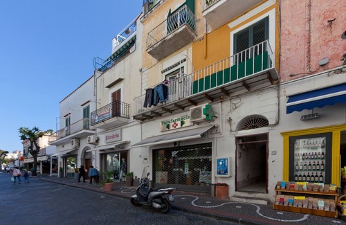 Ischia Porto Apartment | Boutique House Fió in the living room of Ischia