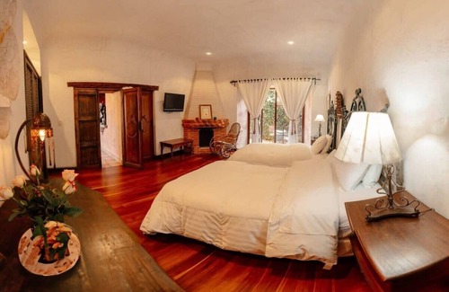Antigua Guatemala Bed & Breakfast | Boutique Jazmin Stay, Pool in Antigua