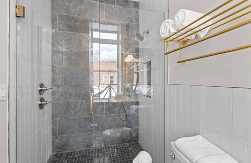 Washington Apartment | Boutique Premium Studio At The West Main - Chart Room
