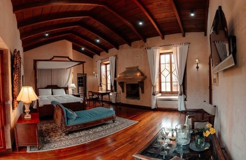 Antigua Guatemala Bed & Breakfast | Boutique Sharazade Stay, Pool in Antigua