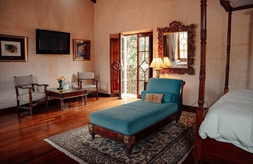 Antigua Guatemala Bed & Breakfast | Boutique Sharazade Stay, Pool in Antigua