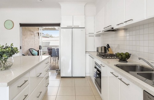 Mentone House | BOUTIQUE STAYS - The Richardson