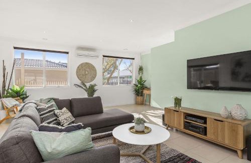 Mentone House | Boutique Stays - The Richardson