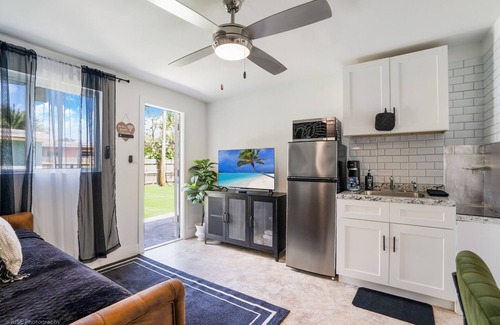 Central Fort Lauderdale Apartment | Boutique Studio with Enclosed yard!