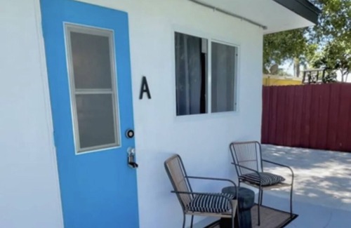 Central Fort Lauderdale Apartment | Boutique Studio with Enclosed yard!