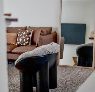 Collingwood North Apartment | Boutique stylish 3 Bedroom family home in Melbourne with Parking
