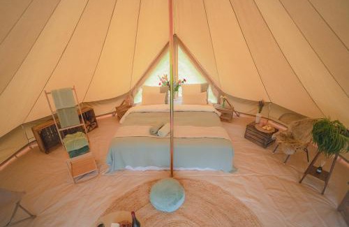 Vorden Other | Boutique tent bij Laaken op Zand unieke plek in het groen met luxe bed