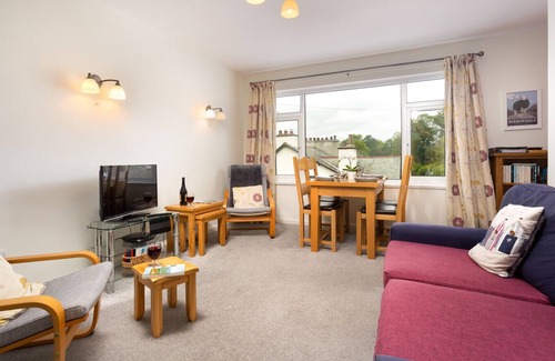 Bowness-on-Windermere Cottage | BOW PEAK, family friendly in Bowness-On-Windermere