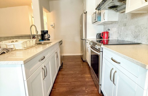 Sunnyside House | Bow River Retreat:Single Room w/Shared Amenities