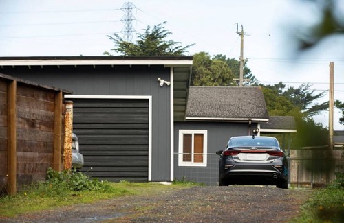 Eureka House | Bowie & Jay's Beach House - Pet Friendly