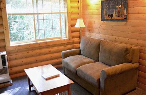 Bear Creek Cabin | Box Canyon "Moose Cabin"-4 bed, private bath, WIFI