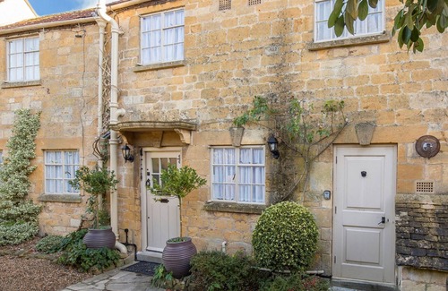 Broadway Cottage | Box Cottage - sleeps 4 guests in 2 bedrooms