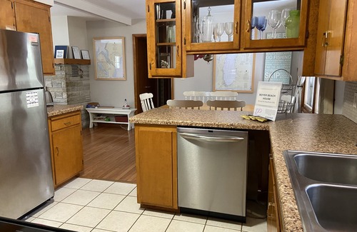 Sturgeon Bay House | Boyer Beach House-book your quiet winter escape-Spectrum Fiber Optics-fireplace