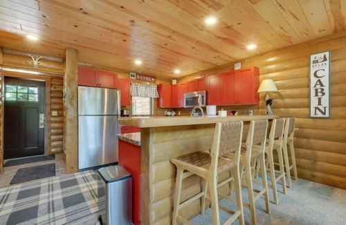Boyne City Cabin | Boyne Mountain Cabin Upscale/CozynClose to Golf, Ski In/Out 4-bedroom w/Hot Tub