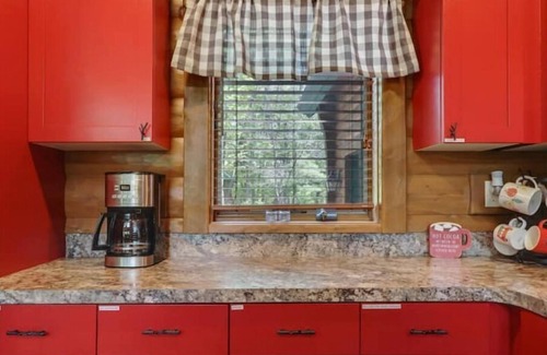 Boyne City Cabin | Boyne Mountain Cabin Upscale/CozynClose to Golf, Ski In/Out 4-bedroom w/Hot Tub