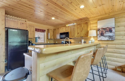 Boyne City Cabin | Boyne Mountain Cabin 4 Bedrooms garage and hot tub clean and cozy