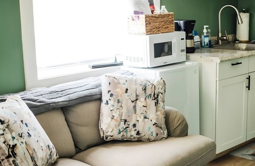 Boyne Falls Apartment | Boyne Mtn Cozy 1BR + Sleeping Cubby